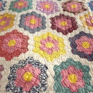 Perfect Antique Grandmother's Garden Quilt